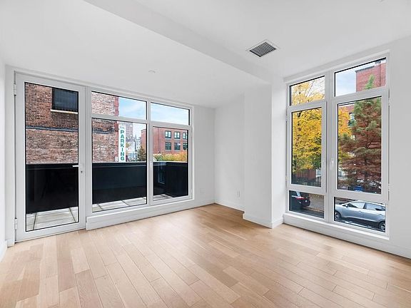5th image of 952 Columbus Ave APT 2C