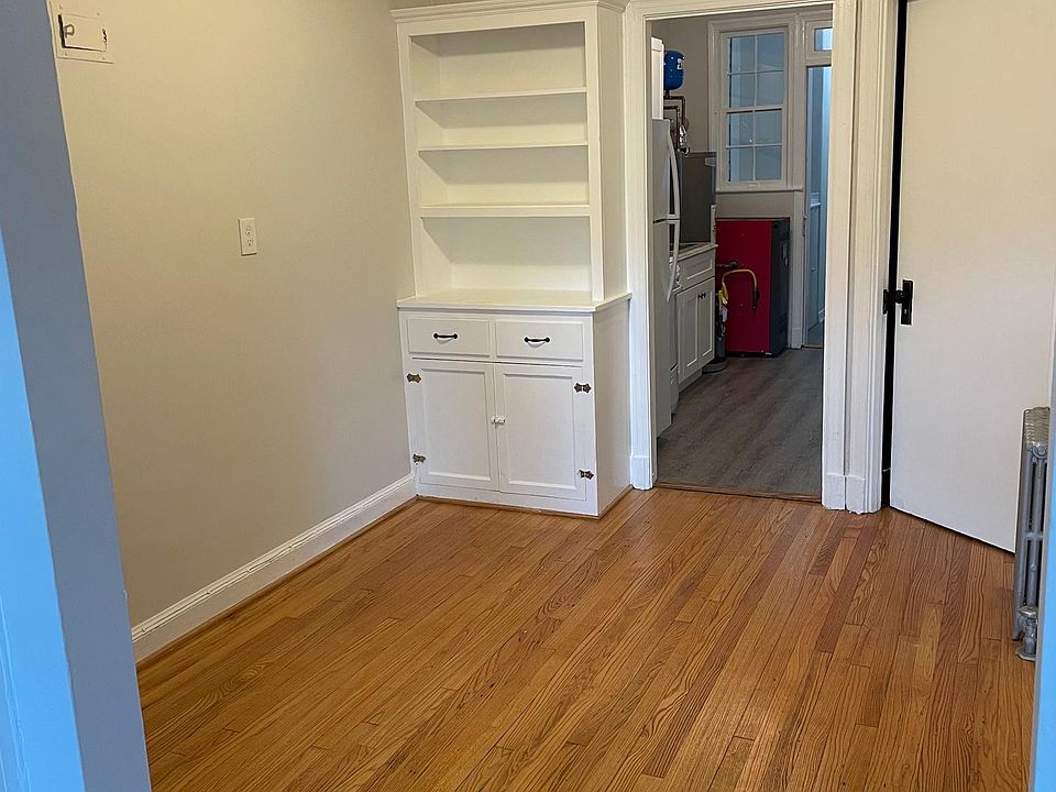 Dining Room (with Storage Hutch)