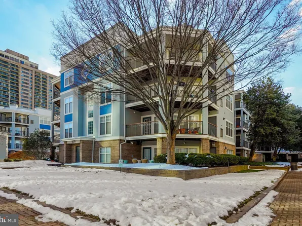 5573 Seminary Rd APT 104, Falls Church, VA 22041