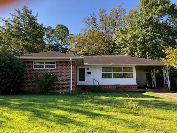 377 Pinehurst Dr, Talladega, AL 35160