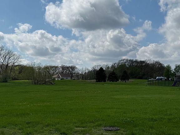 4th image of 125 Fairway Dr