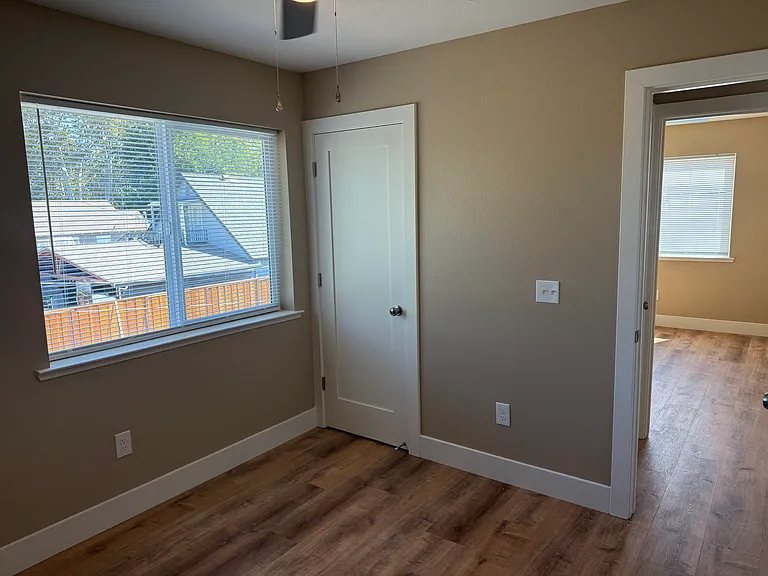 1237 Lyons Ave — Photo 10