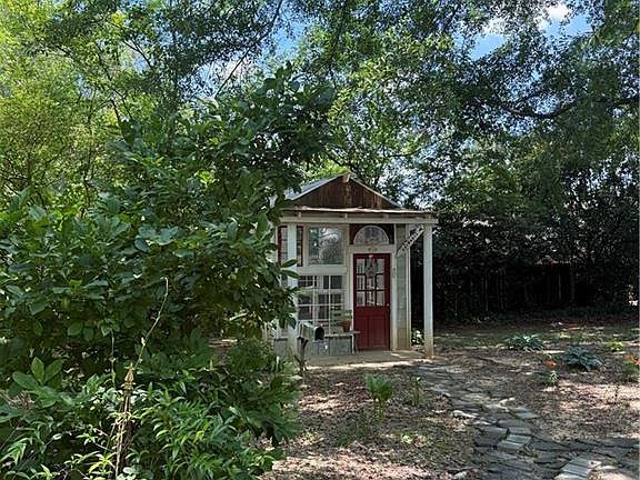 4th image of 224 Hillcrest Dr