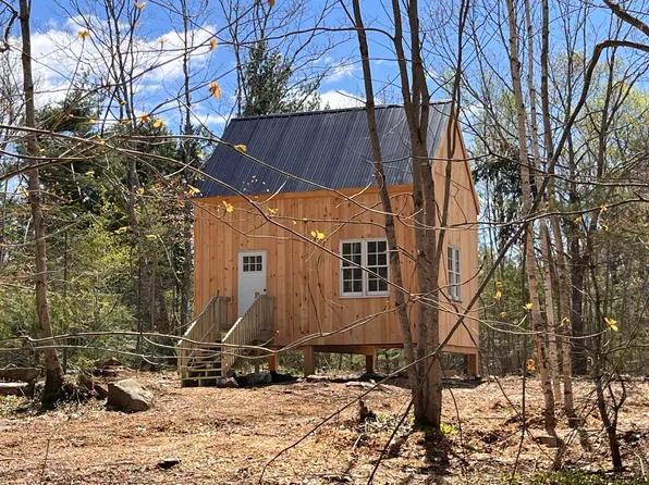 320 Shore Road, Bremen, ME 04551