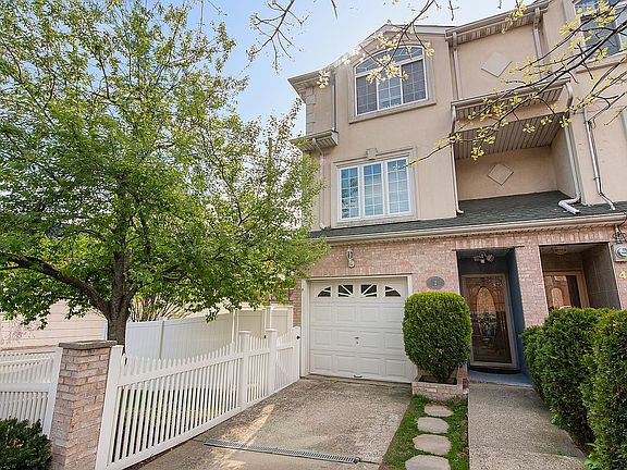 2nd image of 2 Townsend Ave