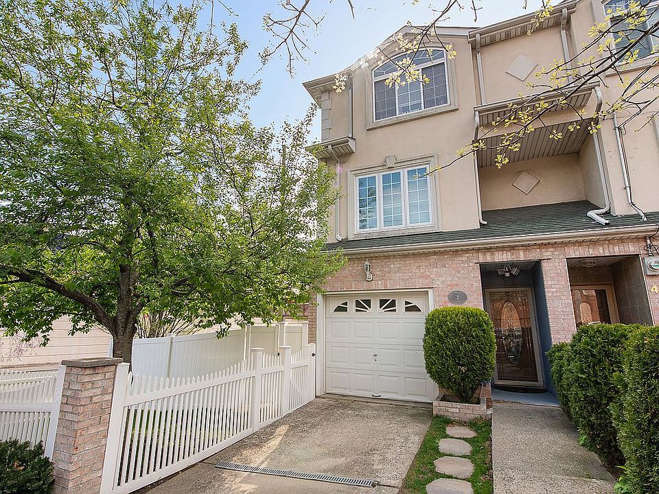 1st image of 2 Townsend Ave