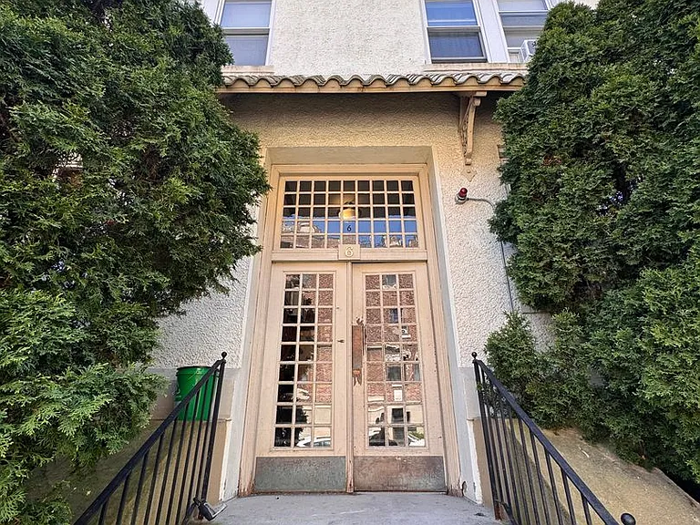 6 Radcliffe Rd #1 — Photo 1