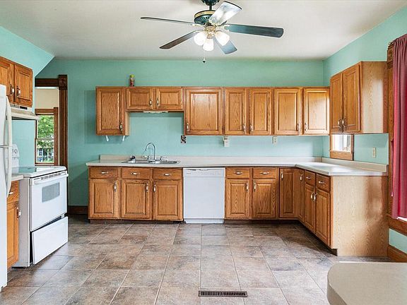 4th image of 214 N State STREET
