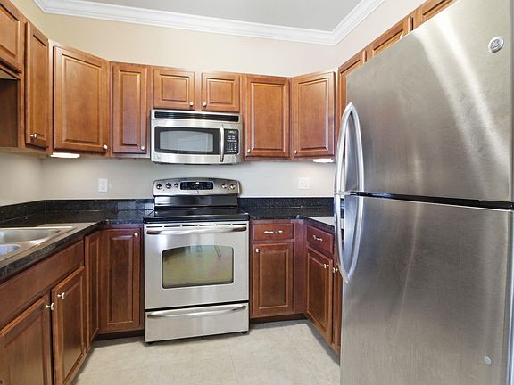 4th image of 1211 Suncrest Vlg