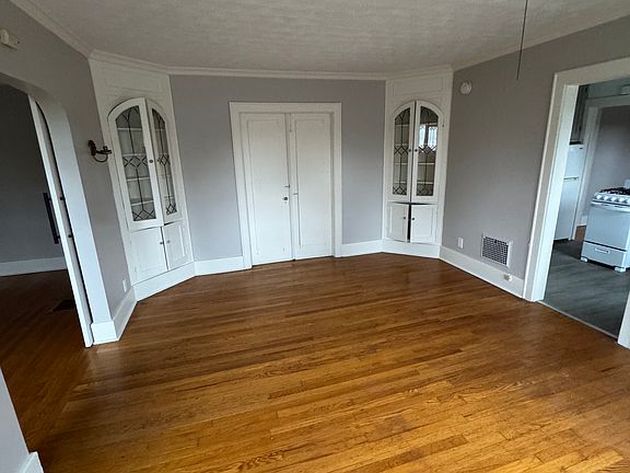 4th image of 2039 E Genesee St APT 4