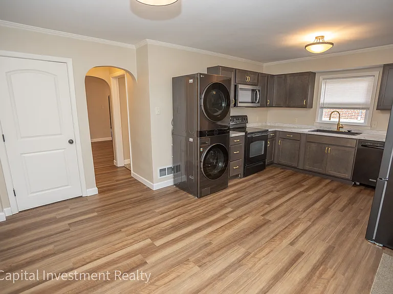1120 E McCarty St — Photo 16