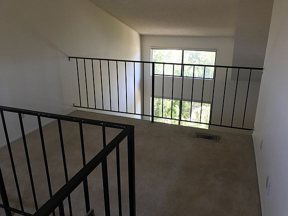 3rd image of 10135 Hillhaven Ave APT 211