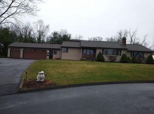 6 Summit Dr, Cromwell, CT 06416