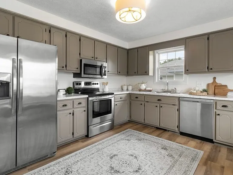 2424 Calico Ct — Photo 11