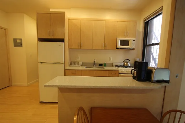 205 W 15th St #2N — Photo 3