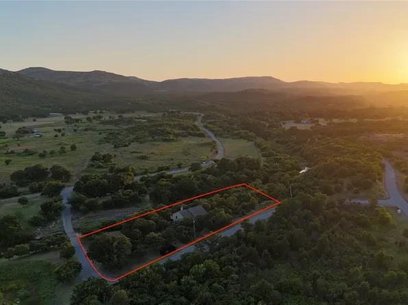 395 NW Apache Dr, Lawton, OK 73507