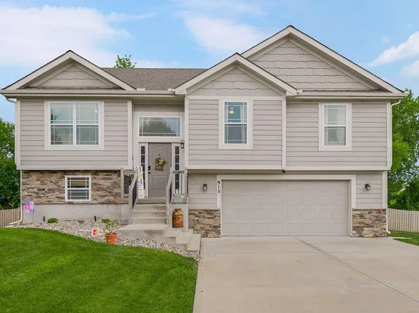 915 W 7th Ave, Kearney, MO 64060