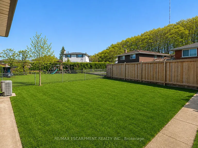 134 Marcella Cres #B — Photo 15