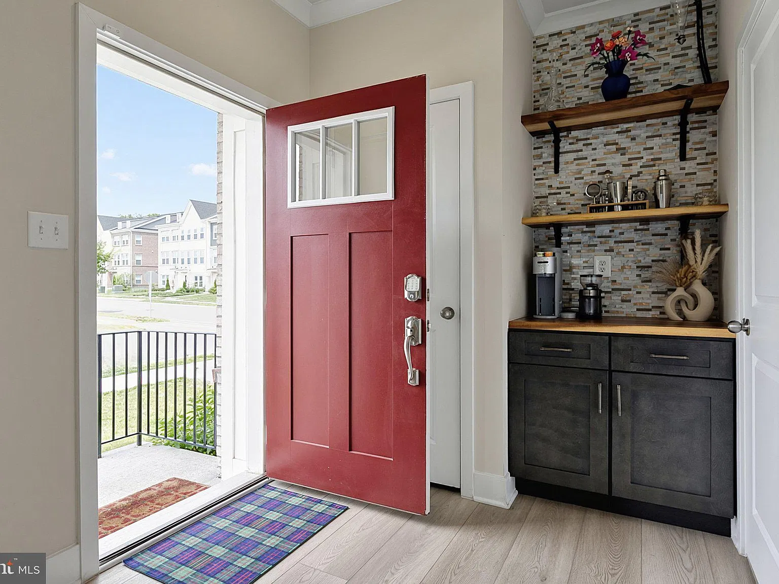 3 bed, 2.5 bath, 2205 sqft, $3,300 — Photo 2