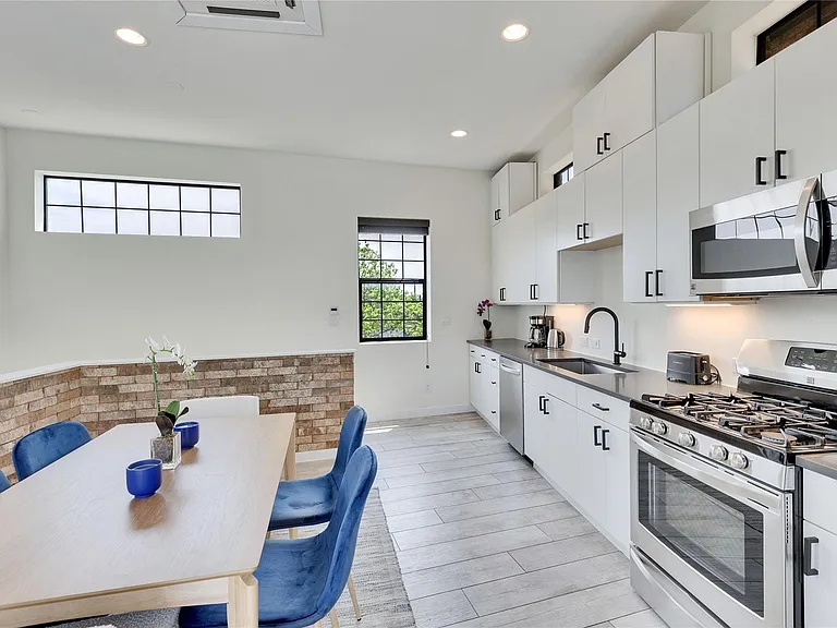 808 E Lydia St — Photo 21