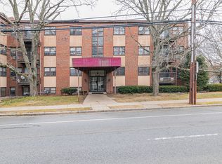4925 Washington St APT 302, West Roxbury, MA 02132