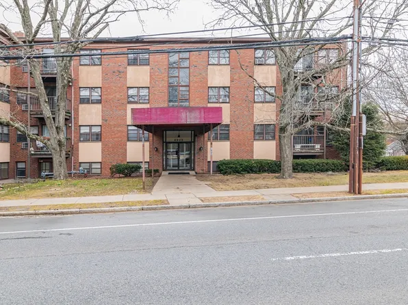 4925 Washington St APT 302, West Roxbury, MA 02132