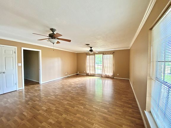 5th image of 2400 Hillcrest Dr