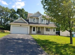 5773 Oatfield Dr, Farmington, NY 14425