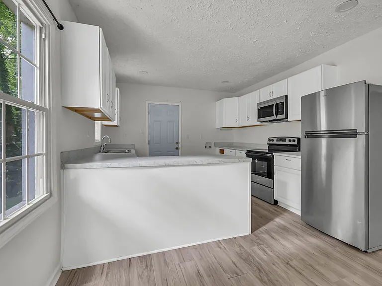 1010 Ridgecrest Dr — Photo 12