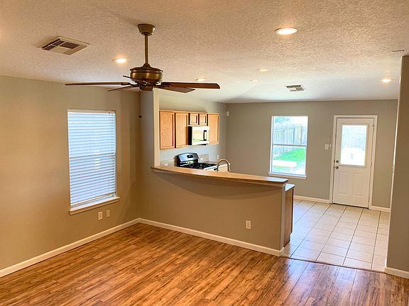 3rd image of 7635 Sunburst Trail Dr