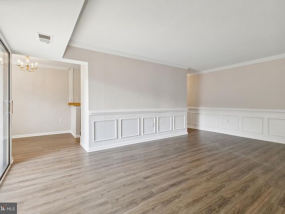 3rd image of 2856 Dover Ln APT 204