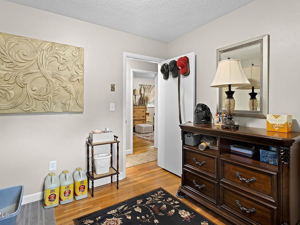 31st image of 441 Merriwood Dr