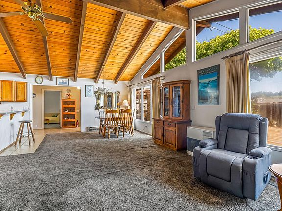 5th image of 215 S Sanderson Way