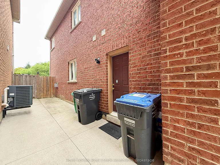 51 Sorbonne Dr — Photo 12