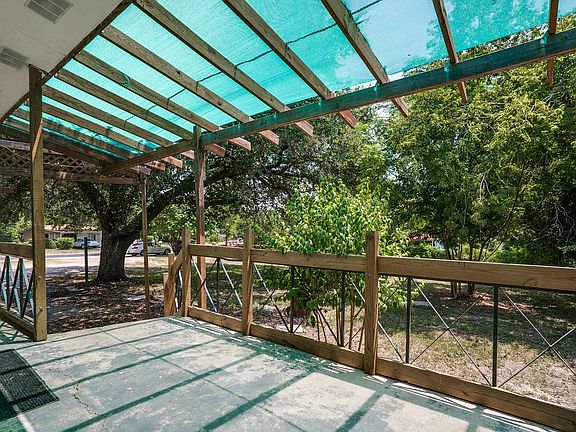 4th image of 144 Oak Knoll Dr