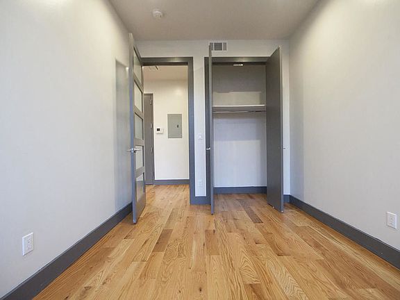 2nd image of 941 Washington Ave APT 3B