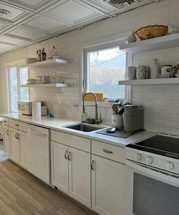 4th image of 4 Lowery Ave