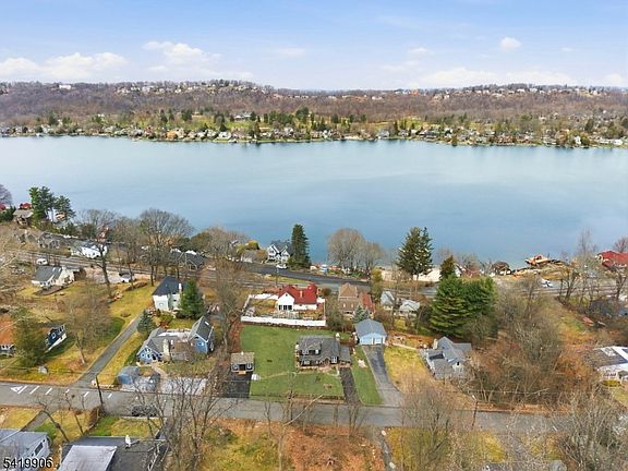 4th image of 270 Springbrook Trl