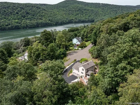 11 Squantz View Drive, New Fairfield, CT 06812