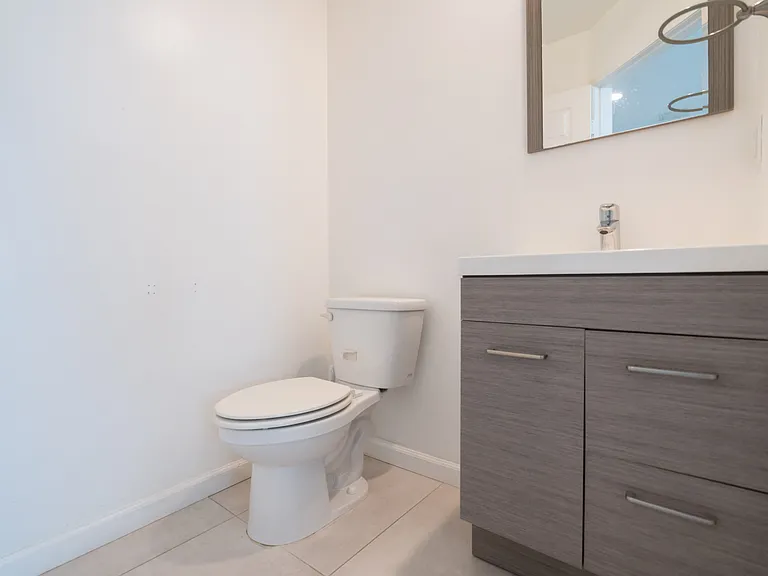 18347 Saticoy St #28 — Photo 7
