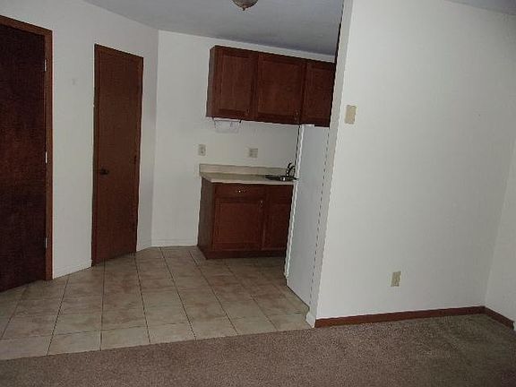 3rd image of 549 New Haven Ct #A