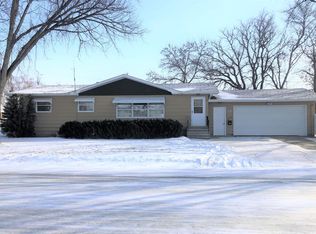 72 3rd Ave N, Carrington, ND 58421