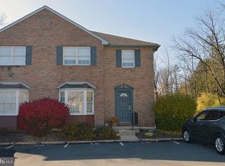 12 Windsor Ct, Reading, PA 19606