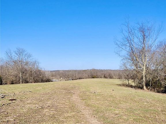 4th image of 1001 S Van Dyke Rd