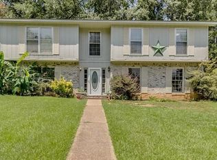 3313 Mayberry Landing Dr, Northport, AL 35473