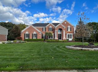 5867 Stonehaven Blvd, Rochester, MI 48306