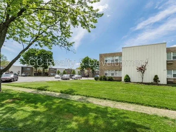 229 Uteg St APT 4, Crystal Lake, IL 60014