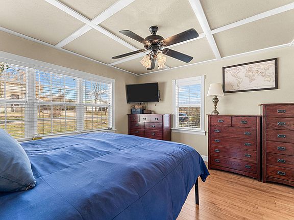 4th image of 211 Meadow Lane Drive