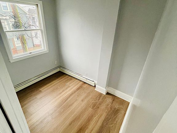 4th image of 207 John St