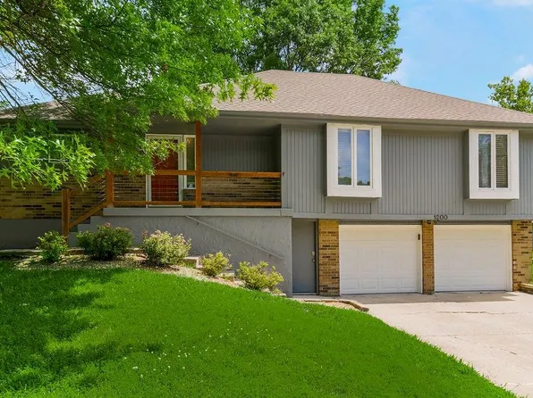 1200 SE 6th St, Lees Summit, MO 64063